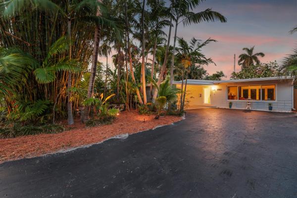 Middle River Estates, 2764 NE 15th Ave, Wilton Manors, Florida 33334, image 1