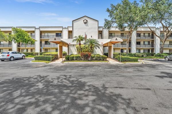 Clairmont At Kings Point, 10550 E Clairmont Cir #312, Fort Lauderdale, Florida 33321, image 1
