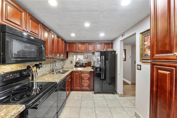 Lago West, 400 Commodore Dr #102, Plantation, Florida 33325, image 1