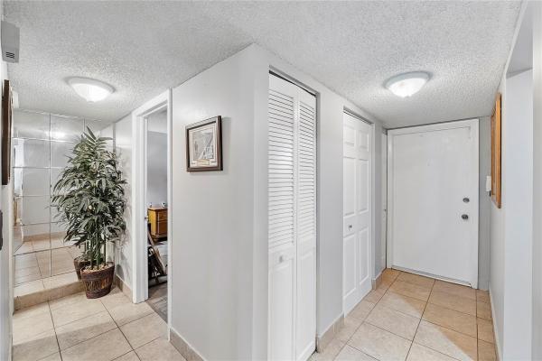 Lago West, 400 Commodore Dr #102, Plantation, Florida 33325, image 3