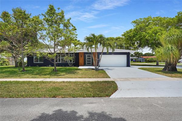Plantations Secluded Gardens, 7401 NW 7th St, Plantation, Florida 33317, image 1
