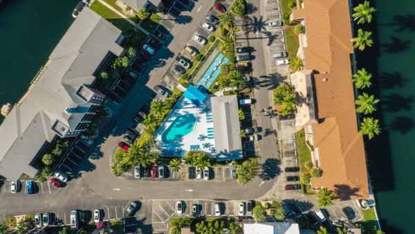 450 Paradise Isle Blvd BOULEVARD, Hallandale Beach, Florida 33009, image 1