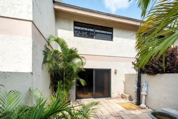Pines Of Oakland Forest, 2700 S Oakland Forest Dr #103, Oakland Park, Florida 33309, image 3