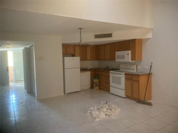 The Racquet Club Of Deer Creek, 9 Deer Creek Rd #A101, Deerfield Beach, Florida 33442, image 1