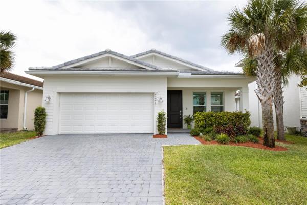 Veleiros At Crystal Lake, 4248 Marina Way, Deerfield Beach, Florida 33064, image 1