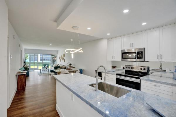 Penthouse North, 101 NE 19th Ave #110, Deerfield Beach, Florida 33441, image 1