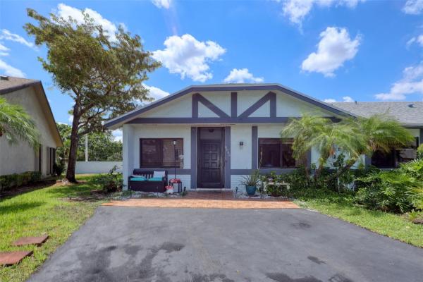 Spring Lake Villas, 8006 NW 100th Way #8006, Tamarac, Florida 33321, image 1