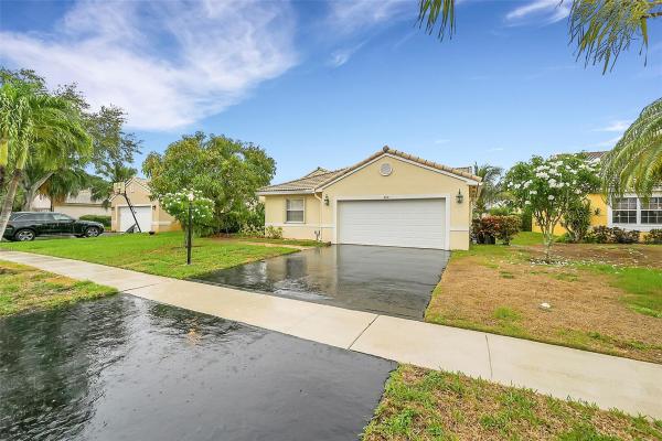 Chapel Oaks, 450 NW 188th Ter, Pembroke Pines, Florida 33029, image 1
