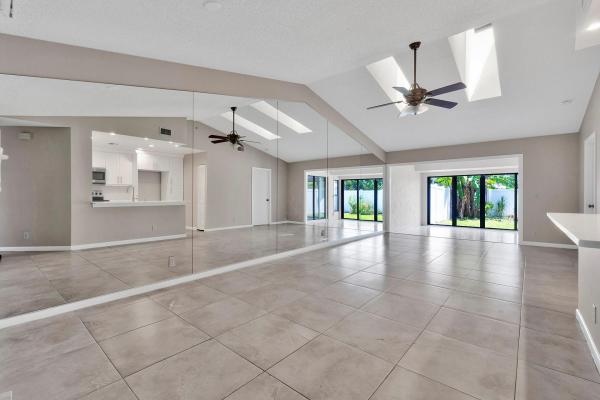 Laurel Club, 4548 Bangor Ave #15, West Palm Beach, Florida 33417, image 1
