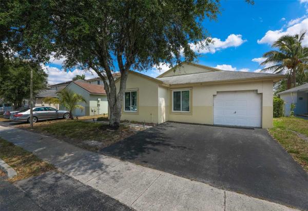 Dimensions, 20764 NW 1st St, Pembroke Pines, Florida 33029, image 1