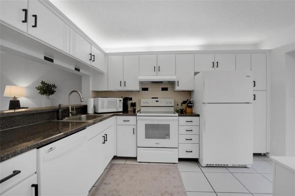 Karanda Village 3, 3961-D Cocoplum Cir #3662, Coconut Creek, Florida 33063, image 1