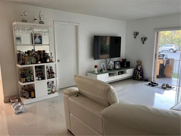 Venetian Gardens At Country Club Of Miami, 18111 NW 68th Ave #I-105, Hialeah, Florida 33015, image 1