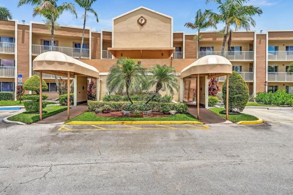 Devon At Kings Point, 7340 N Devon Dr #111, Fort Lauderdale, Florida 33321, image 1