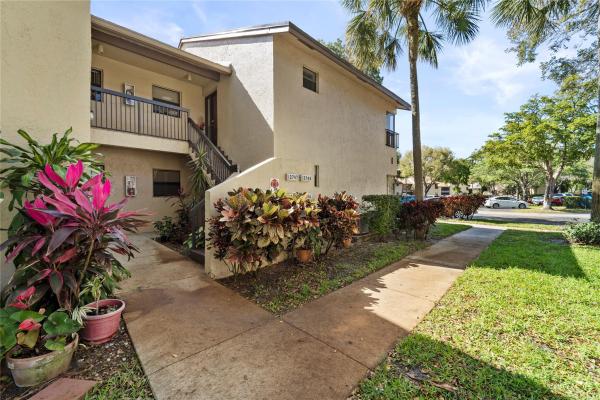 Karanda Village 3, 3749 Cocoplum Cir #3563, Pompano Beach, Florida 33063, image 1
