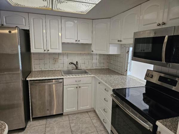 Regis House, 899 SE 2nd Ave #202, Deerfield Beach, Florida 33441, image 1