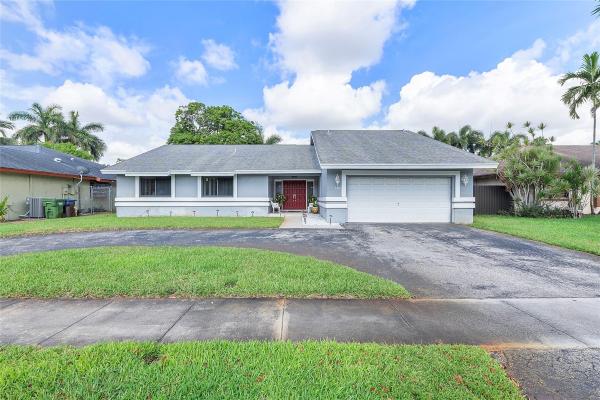 Tanglewood Lakes, 720 SW 99th Ave, Pembroke Pines, Florida 33025, image 1