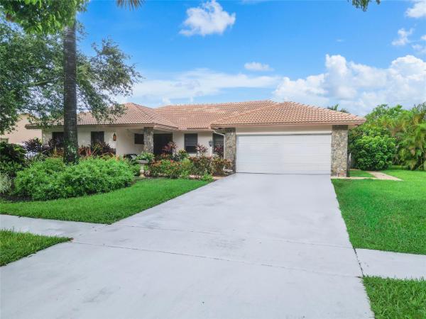 Jacaranda Lakes, 9520 NW 11th St, Plantation, Florida 33322, image 1