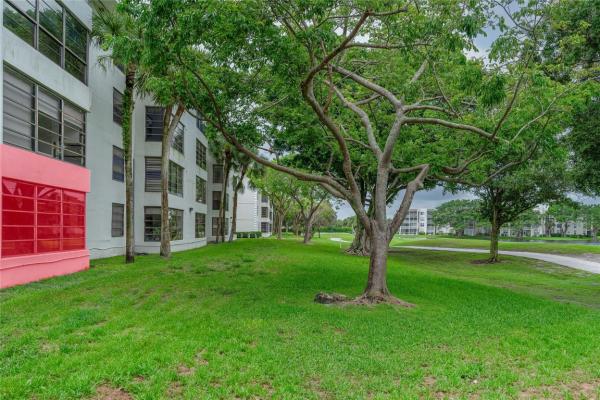 Whitehall 2 Of Pine Island Ridge, 1711 Whitehall Dr #105, Davie, Florida 33324, image 2
