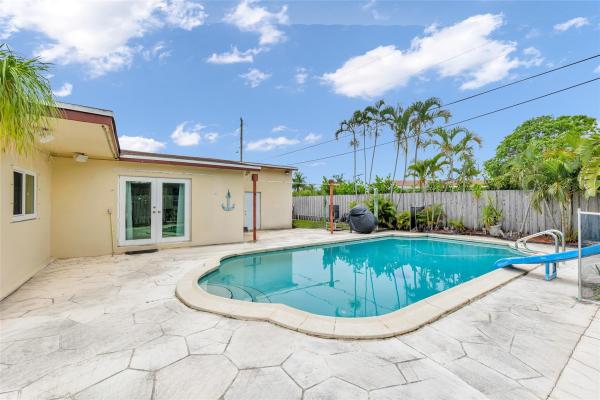 Coral Manor, 5 SE 11th Ct, Deerfield Beach, Florida 33441, image 1