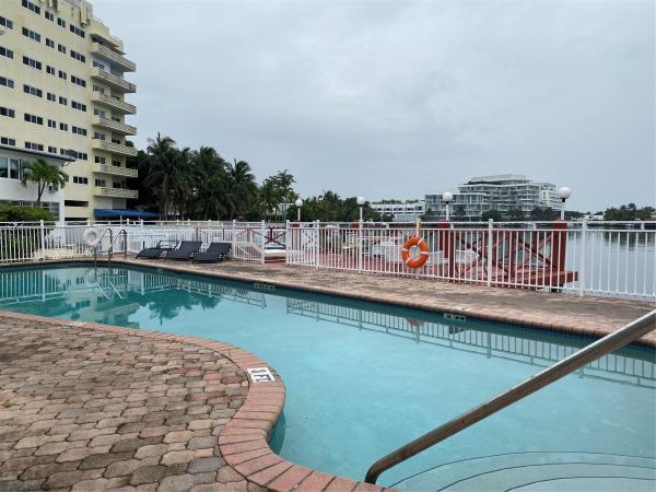 Lake View, 4730 Pine Tree Dr #18, Miami Beach, Florida 33140, image 2