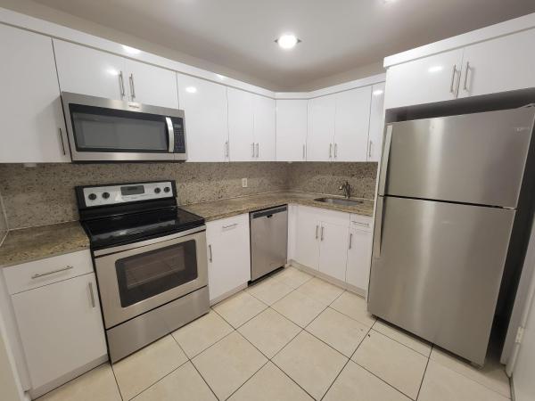 Las Brisas, 1939 Jefferson St #104, Hollywood, Florida 33020, image 1