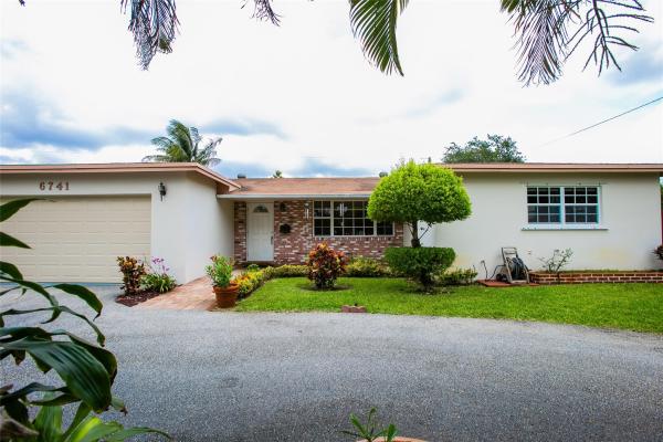 Pembroke Pines No HOA, 6741 SW 10th St, Pembroke Pines, Florida 33023, image 1