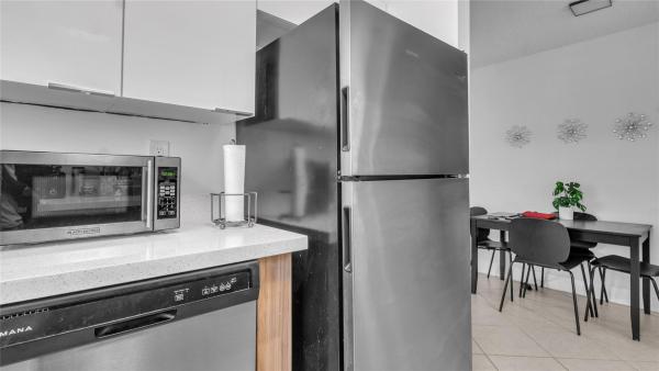 Petite, 45 NE 24th St #1-4, Wilton Manors, Florida 33305, image 1