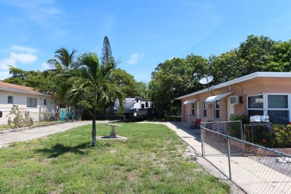 Hallandale Park, 205 SE 10th St #1-2, Hallandale Beach, Florida 33009, image 2