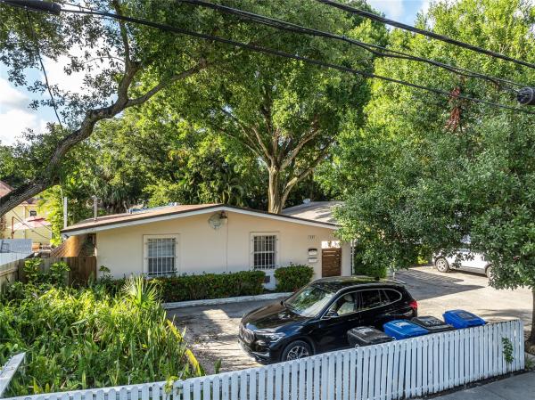 Waverly Place, 925 W Las Olas Blvd, Fort Lauderdale, Florida 33312, image 1