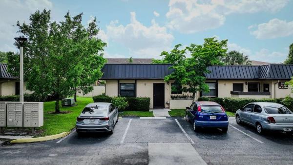 Pine Lake, 124 NW 93rd Ave #101, Pembroke Pines, Florida 33024, image 1