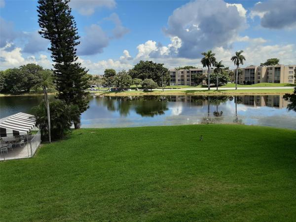 Poinciana Place Of Pine Island Ridge, 9470 Poinciana Pl #309, Davie, Florida 33324, image 1