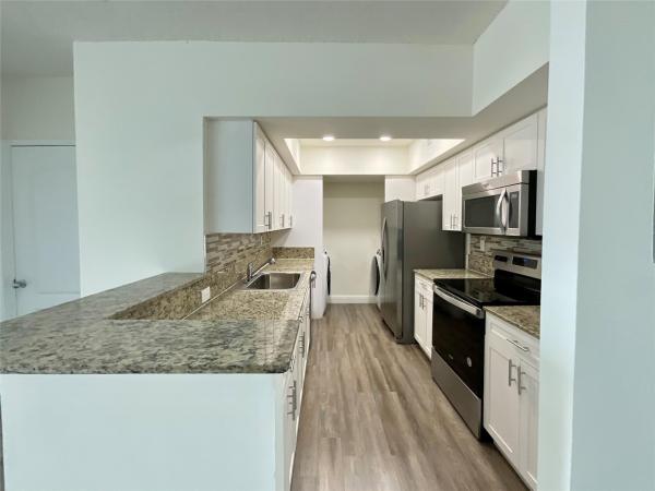 Intracostal Yacht Club, 16900 N Bay Rd #02-1014, Sunny Isles Beach, Florida 33160, image 1