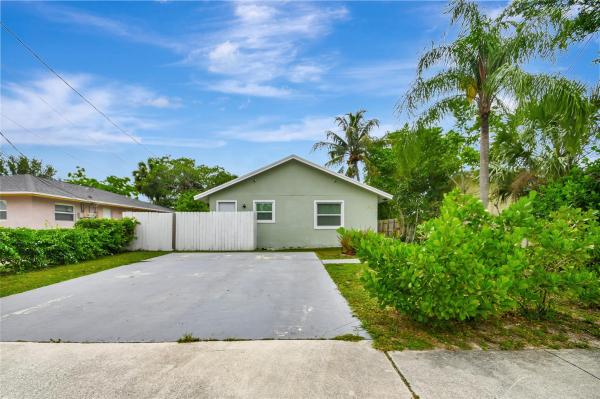 Southern Boulevard Pines, 207 Caroline Dr, West Palm Beach, Florida 33413, image 1