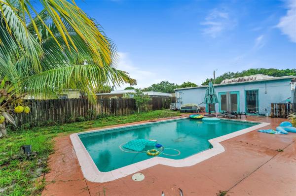 Pinewood, 1408 S 10th St, Fort Pierce, Florida 34950, image 1