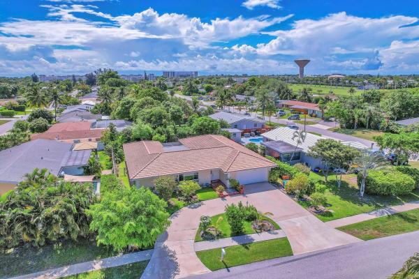 Woodcrest Manor, 1410 SW 2nd St, Boynton Beach, Florida 33435, image 1