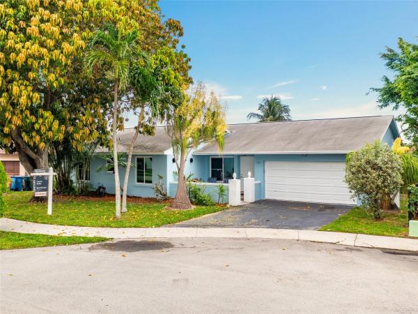 Royal Palm Lakes Estates, 1921 NW 41st St, Oakland Park, Florida 33309, image 1