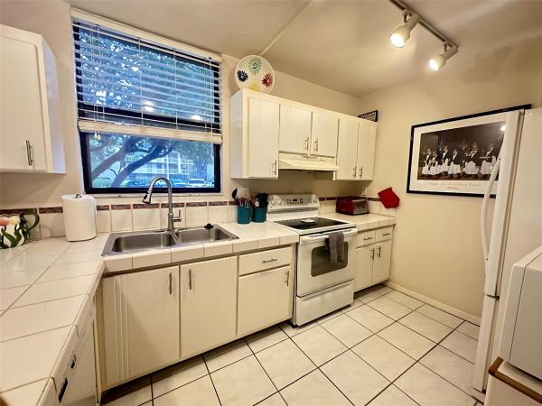 Greenglades, 8415 Forest Hills Dr #104, Coral Springs, Florida 33065, image 1