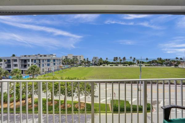 Leisure By The Sea East, 4117 Bougainvilla Dr #408, Lauderdale By The Sea, Florida 33308, image 3