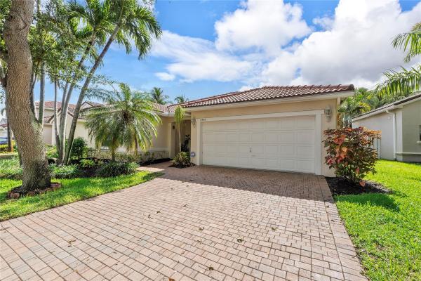 Banyan Oakridge, 4962 SW 32nd Way, Hollywood, Florida 33312, image 1