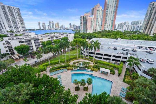 Parc Central Aventura East, 3300 NE 192nd St #915, Aventura, Florida 33180, image 1
