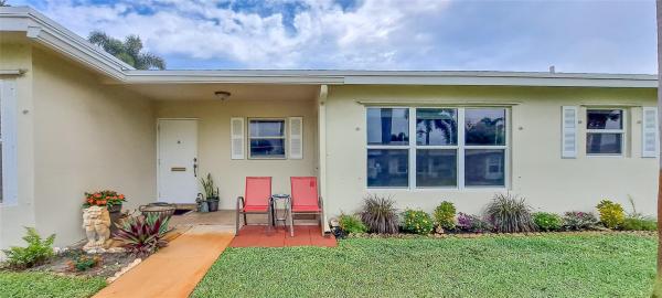 Pine Point Villas, 220 Country Ln #B, Boynton Beach, Florida 33435, image 1