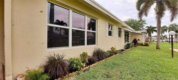 Pine Point Villas, 220 Country Ln #B, Boynton Beach, Florida 33435, image 2