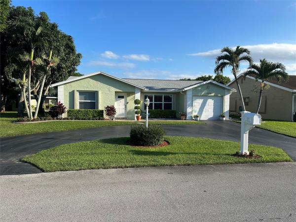 Lucerne Lakes North, 7172 Pine Manor Dr, Lake Worth Beach, Florida 33467, image 1