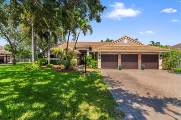Estates Of Stirling Lake, 6242 Champlain Ter, Davie, Florida 33331, image 1