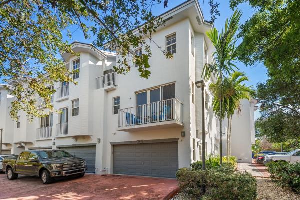 Palm Island Villas, 2725 NE 8th Ave #108, Wilton Manors, Florida 33334, image 1