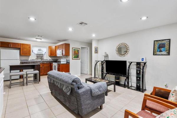 Royal Palms Park, 2921 NW 21st St, Fort Lauderdale, Florida 33311, image 1