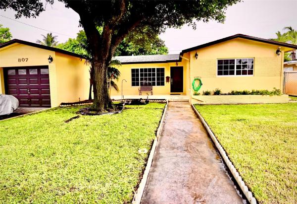 Orangebrook Golf Estates, 807 N 32nd Ct, Hollywood, Florida 33021, image 1