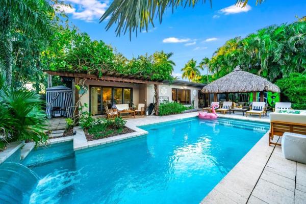 Coral Gardens, 2181 NE 27th Dr, Wilton Manors, Florida 33306, image 1