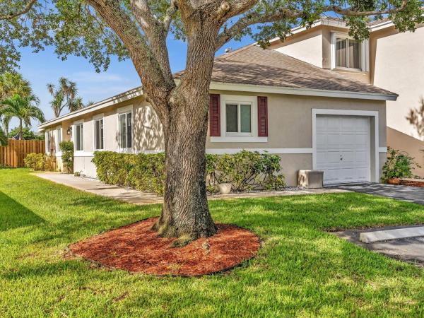 Crystal Lake Village, 860 NW 42nd Pl #860, Deerfield Beach, Florida 33064, image 1
