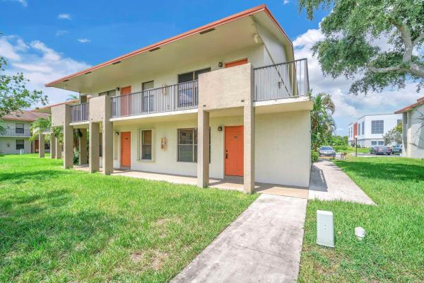 Courtyard Of Coral Gate, 5519 Courtyard Dr #5519, Margate, Florida 33063, image 1